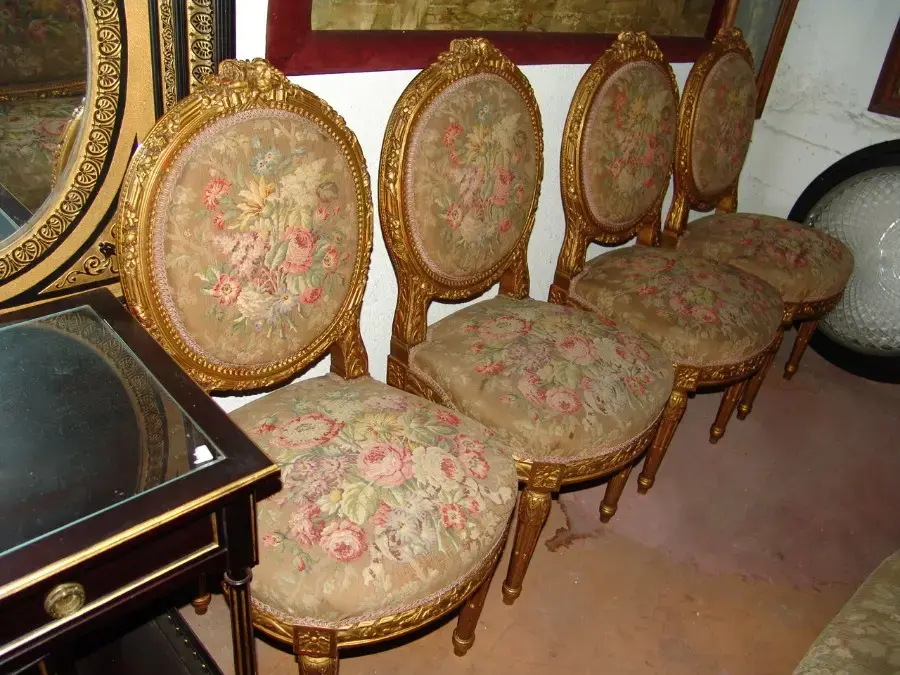 aed-10.2 Conjunto de 4 sillas antiguas estilo Luis XVI doradas con tapicería floral - Imagen 1