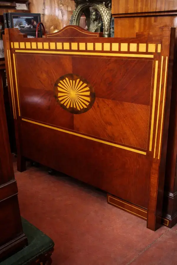 aed-17 Cabecero de cama antiguo con marquetería y medallón radial - Imagen 1