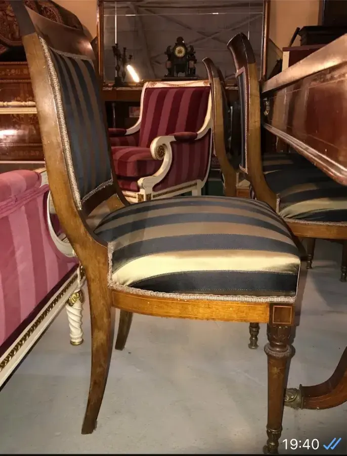 aed-66 Silla antigua de respaldo alto tapizada a rayas - Imagen 1