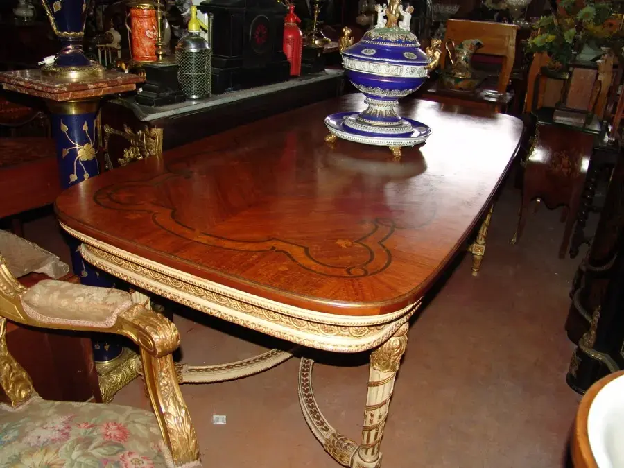aed-7.1 Mesa de comedor antigua estilo Luis XVI con marquetería y borde dorado - Imagen 1