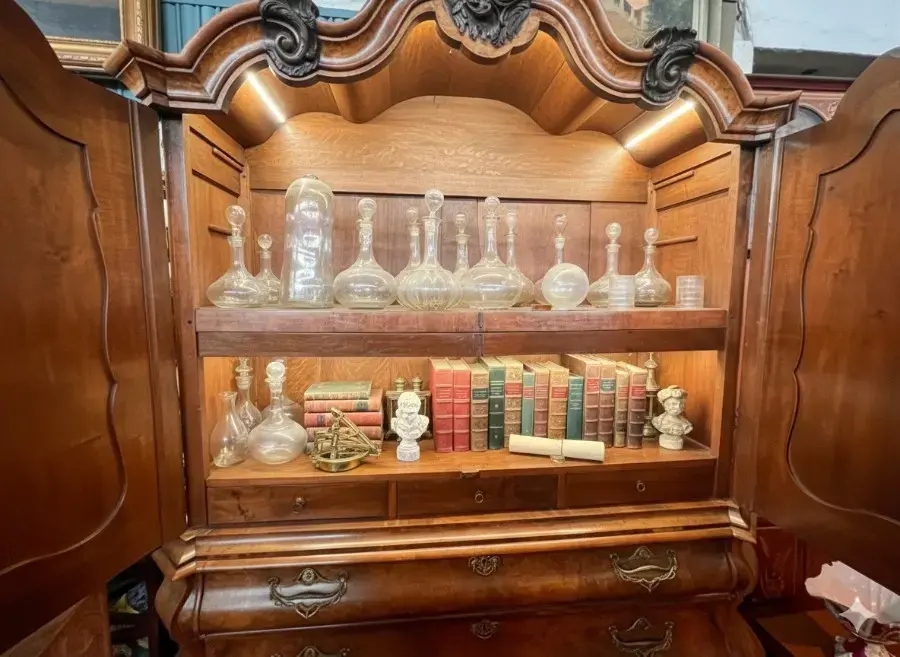 aed-84 Armario vitrina antiguo tipo alacena con puertas y cajones - Imagen 1