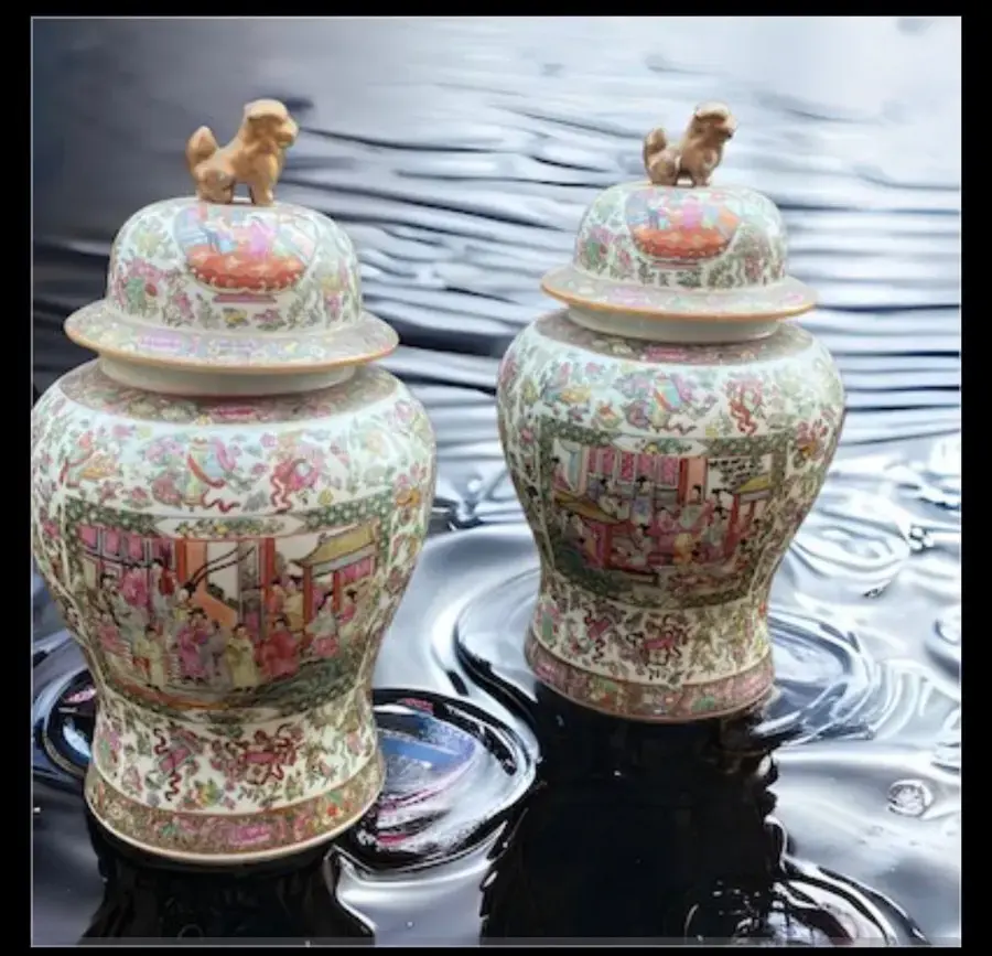 desvan-2-25 Pareja de jarrones chinos de porcelana Cantón con tapa y remate zoomorfo - Imagen 1
