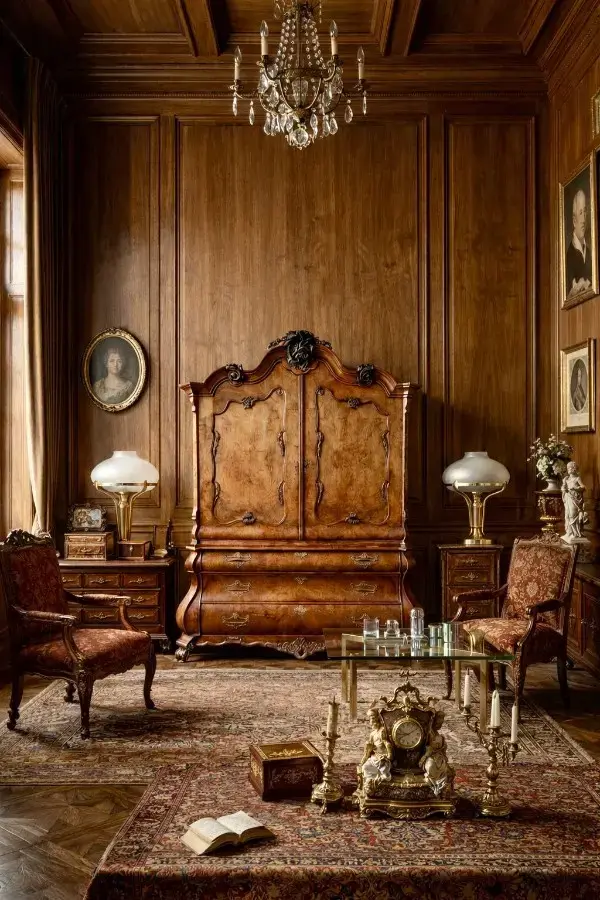 desvan-2-5 Armario ropero antiguo de nogal con marquetería y talla, estilo barroco - Imagen 1